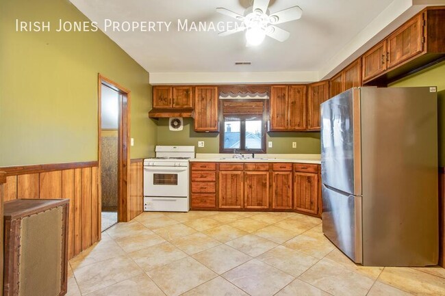 Building Photo - 479 Lake Ave