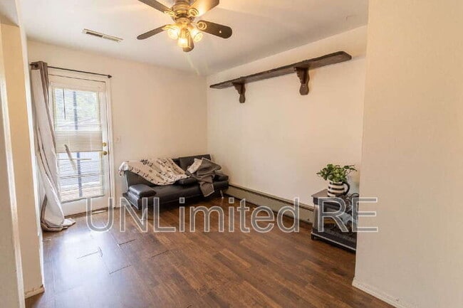 Building Photo - 3565 N Manor Rd
