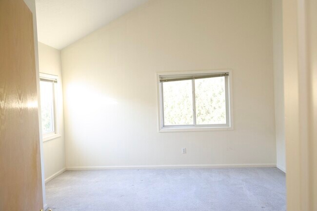 Building Photo - 145 Captain Eames Cir