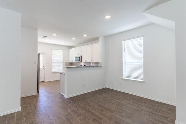 Building Photo - 308 Redonda Dr