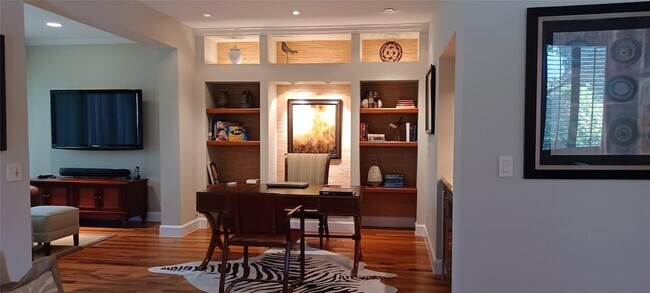 Building Photo - 6688 Via Regina