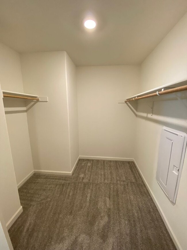 Building Photo - Gorgeous Like Low Maintenance 4 Bedroom wi...