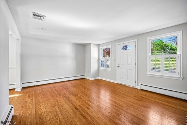 Building Photo - 32 Center St