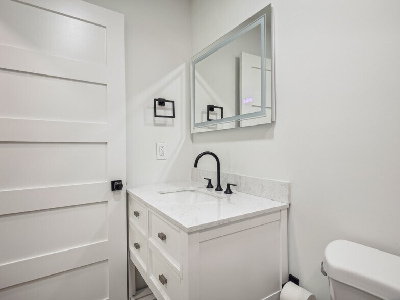 Building Photo - 310 Lilac Dr