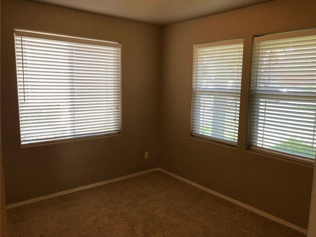 Building Photo - 2350 NW Hazelwood Ave