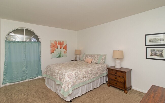 Building Photo - Stunning Saltillo Tiled Single Story Condo in Oceanside!