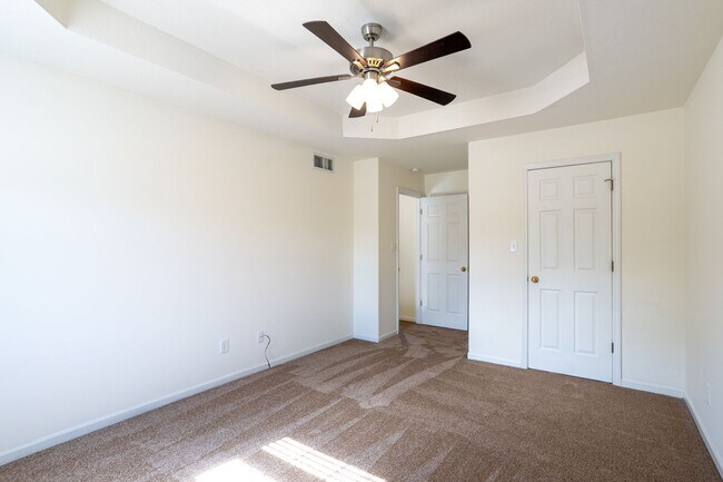 Building Photo - 5009-5011 Betty Jean Way