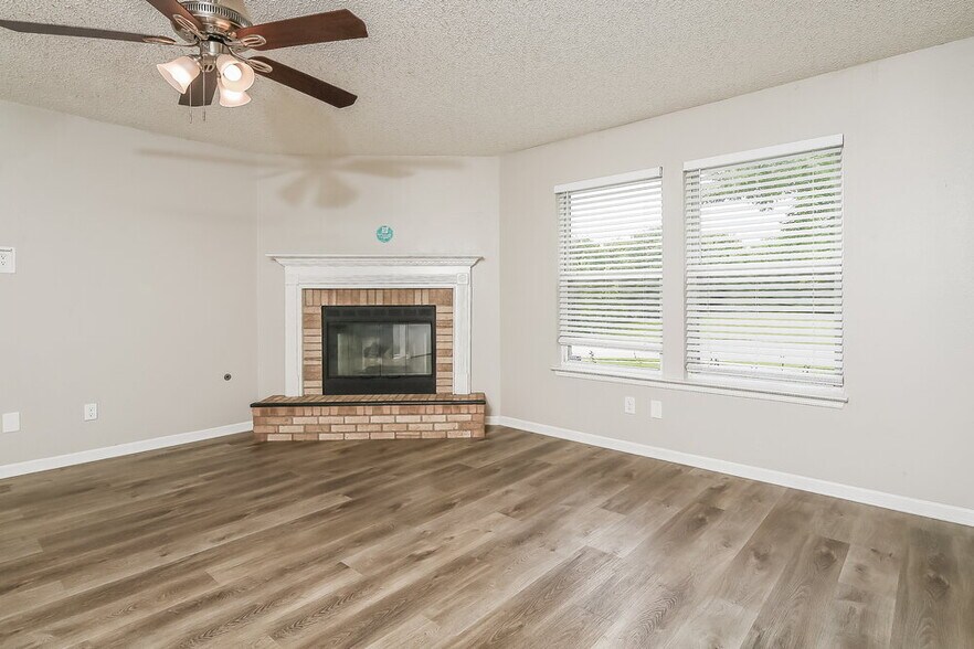 Building Photo - 8943 Browns Valley Ln
