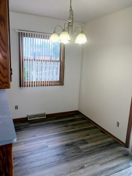 Dinette - 6169 S Barland Ave