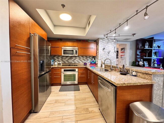Building Photo - 2641 N Flamingo Rd