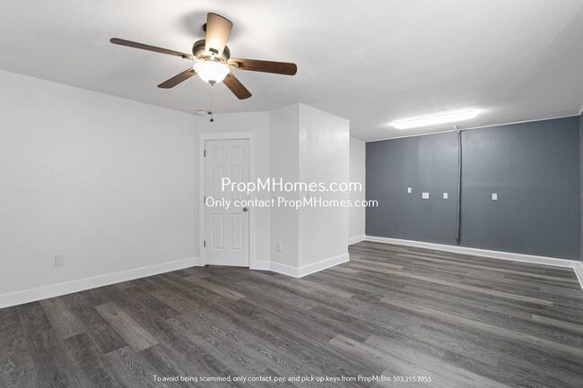 Building Photo - Charming Oregon City Home on 1/2 Acre - Fully Fenced Yard!