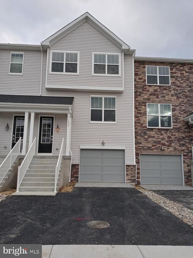 Building Photo - 1808 Boulder Dr
