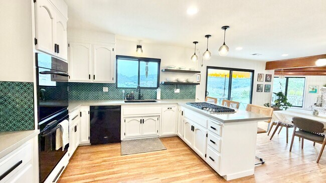 Building Photo - Beautifully Furnished & Appointed, Shorter Term Rental in the Peaceful Gird Valley area of Fallbr...