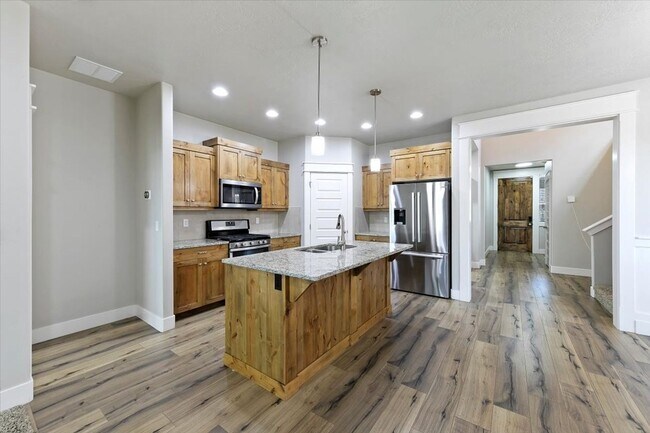 Building Photo - Stylish 4-Bed + Loft Just Minutes from The...