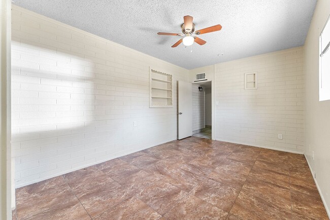 Building Photo - ROOM FOR RENT IN LARGE HOME