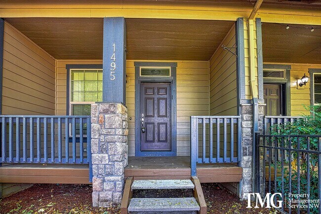 Building Photo - 1495 NE Lockheart Ln