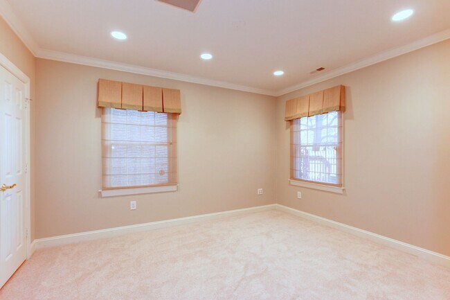 Building Photo - Lovely and Sought After Home for Rent in t...
