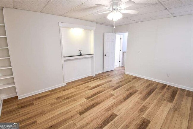 Building Photo - 1865 Oak Tree Hollow