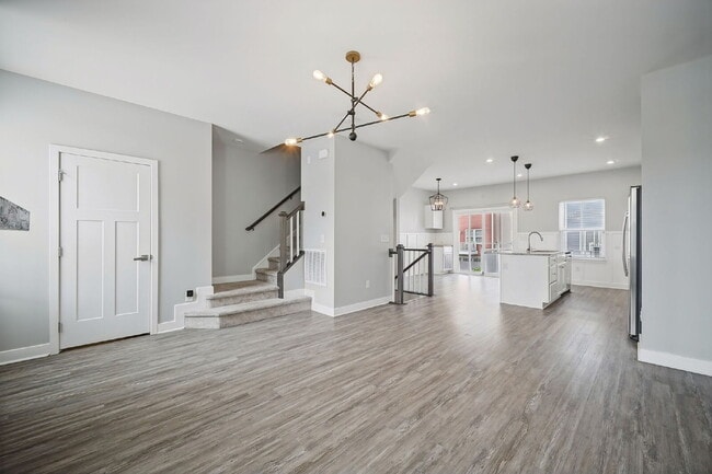 Building Photo - Luxurious 3-bedroom 2.5 bath townhome with Garage in Chesapeake