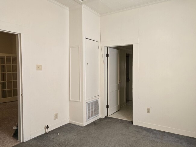 Building Photo - 1014 South St