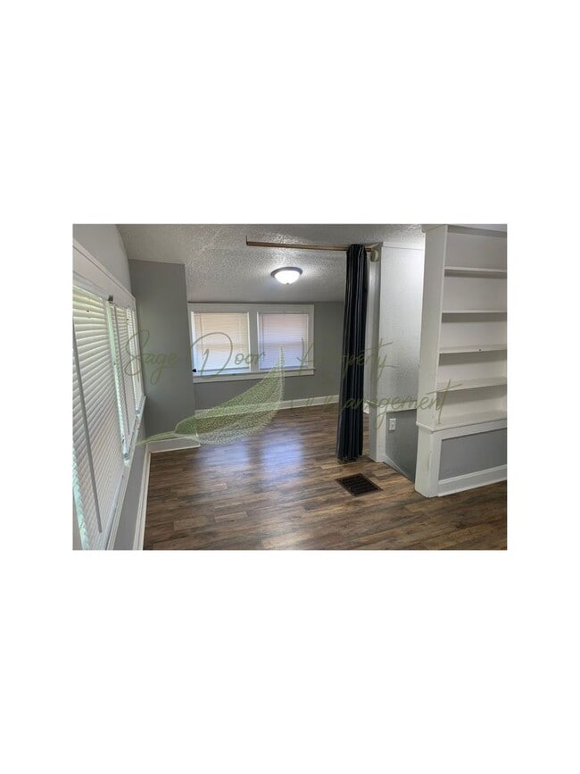 Building Photo - 1 FREE MONTH OF RENT!!!