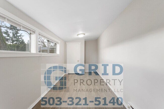 Building Photo - 3 Bedroom Home - Large Corner Lot - SE Portland!