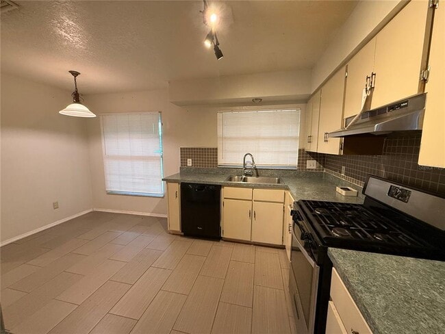 Building Photo - 2680 Bay Leaf Dr