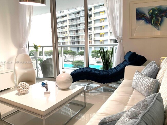 Building Photo - 475 Brickell Ave