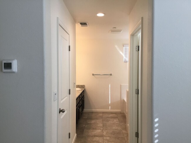 Building Photo - Welcome to Riverstone!!!