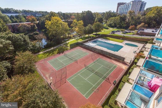 Building Photo - 10401 Grosvenor Pl