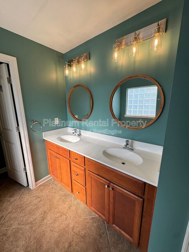 Building Photo - 211 Creek Side Pass