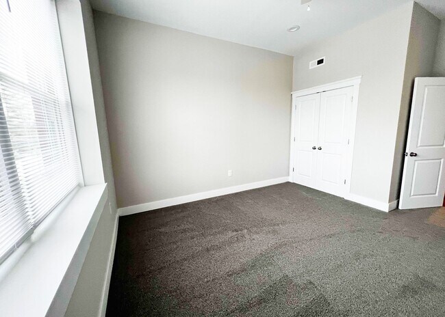 Building Photo - 3216 Bishop St