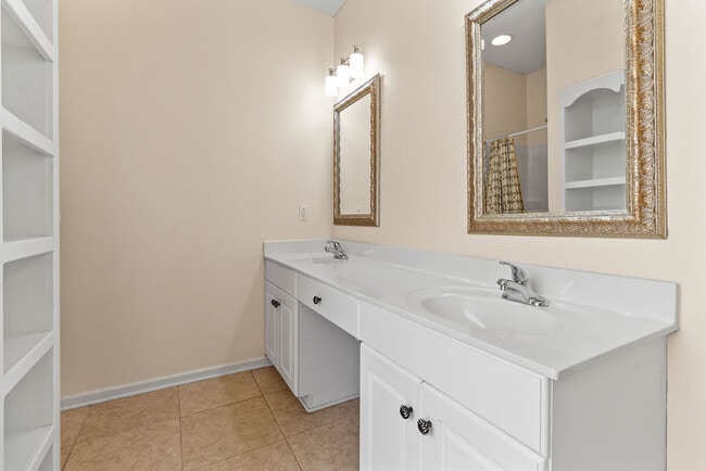 Building Photo - Chadbury House