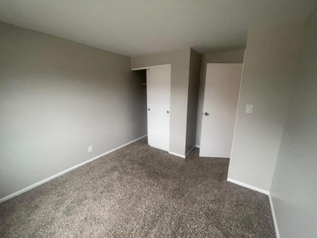 Building Photo - 2109 Wellington Ct