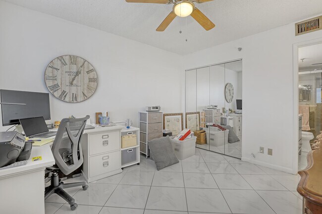 Building Photo - 7290 Kinghurst Dr