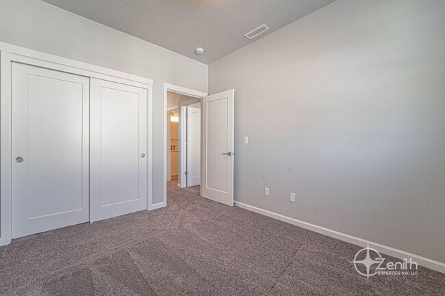 Building Photo - 16327 NE 21st St