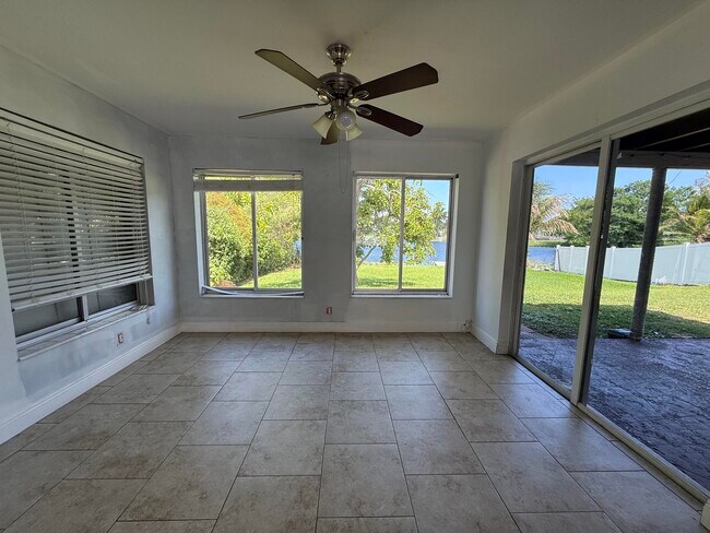 Building Photo - 224 Tamoshanter Dr