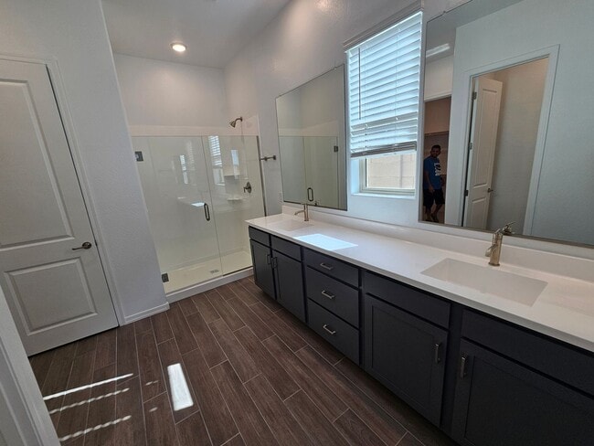 Building Photo - Wonderful new build with family fun amenities