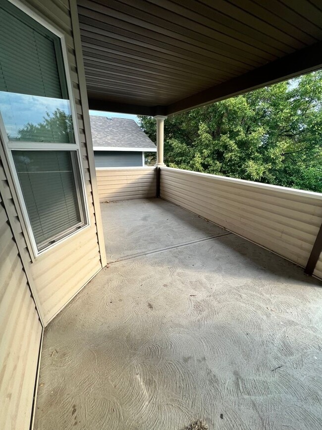 Building Photo - "Beautiful 4 Bedroom House For Rent" - Not furnished