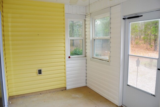 Building Photo - East Gate Area | Home | Unfurnished