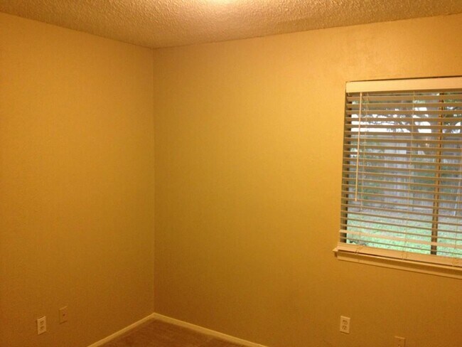 Building Photo - 107 Meteor Dr