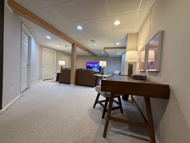 Building Photo - 9736 Flagstone Way