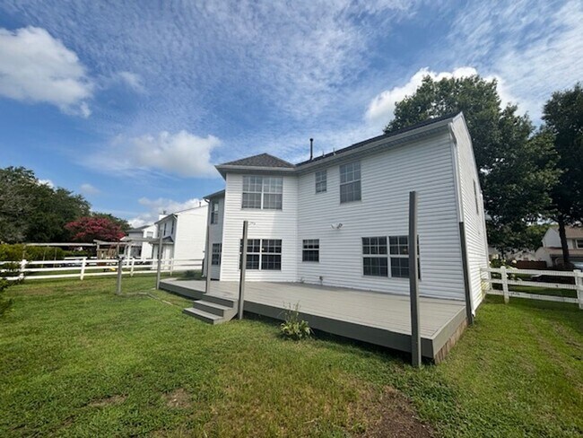 Building Photo - 3301 Sacramento Dr