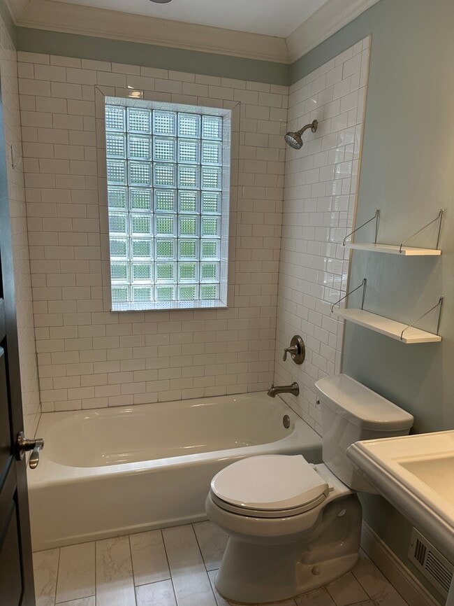Building Photo - Webster Schools, Charming 2BD 2Bth Home Co...