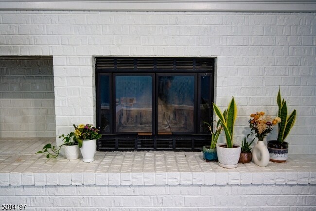 Building Photo - 75 Pear Tree Ln