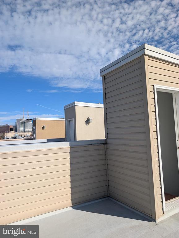 Building Photo - 1222 S Harmony St