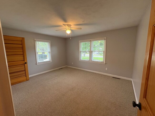 Building Photo - 1849 Oyster Bay Ln