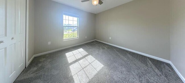 Building Photo - 272 Bergamot Lp