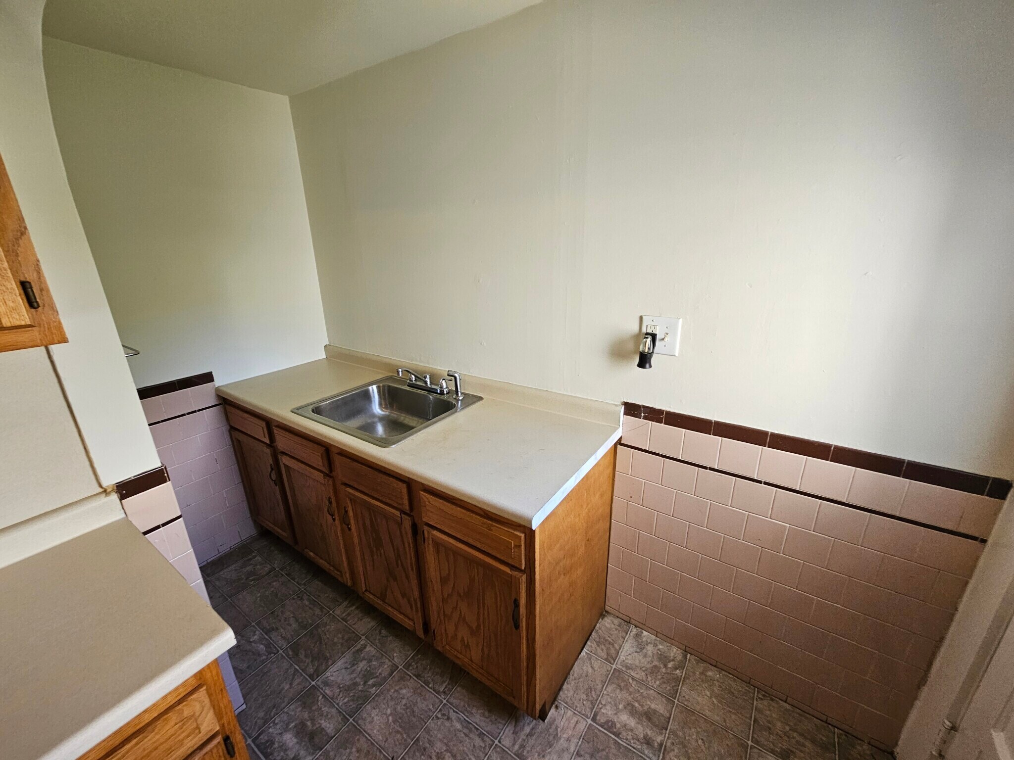 Building Photo - 33 Winship St