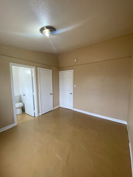 Building Photo - 1130 Laurel Ave